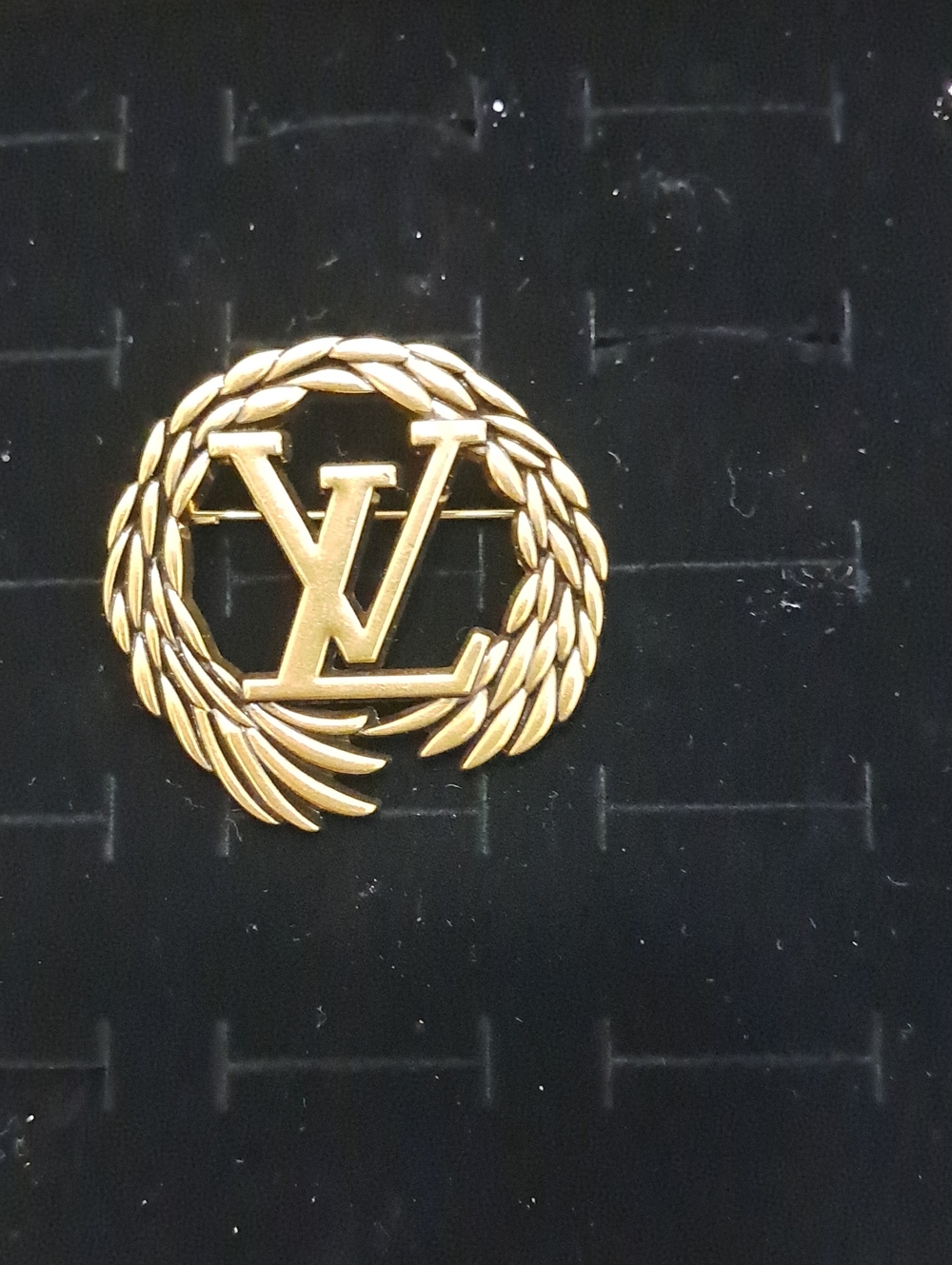 Gold Laurel LV Pin -